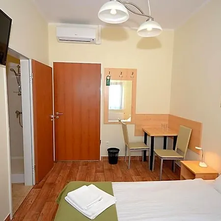 Szarszo Panzio Bed & Breakfast Balatonszarszo
