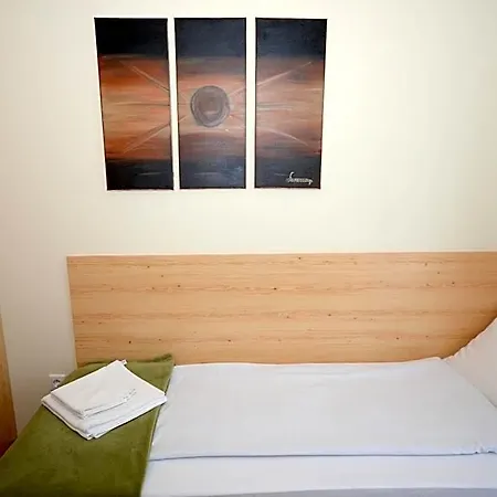 Szarszo Panzio Bed & Breakfast 3*
