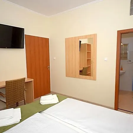 Szarszo Panzio Bed & Breakfast