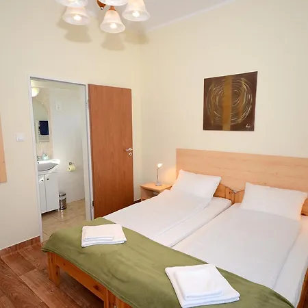 Szarszo Panzio Bed & Breakfast 3*