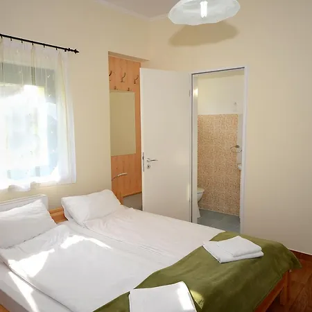 Szarszo Panzio Bed & Breakfast 3*