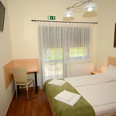 Szarszo Panzio Bed & Breakfast