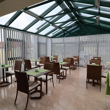 Szarszo Panzio Bed & Breakfast 4*