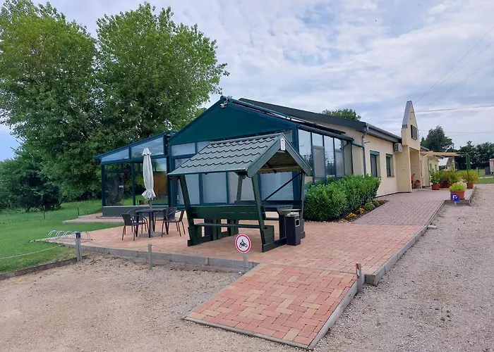 Szarszo Panzio Balatonszarszo