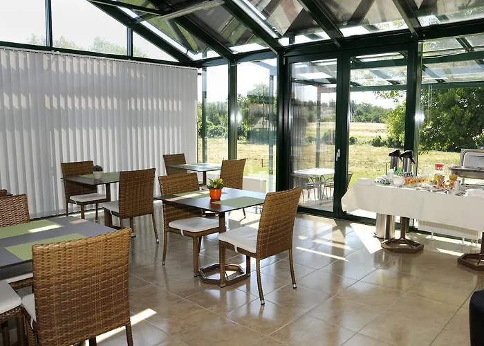 Szarszo Panzio Bed & Breakfast