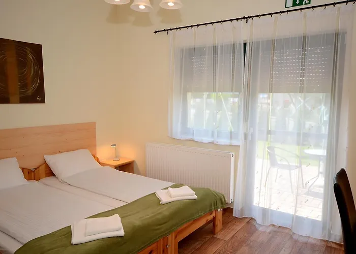 Frühstückspension Szarszo Panzio 4*