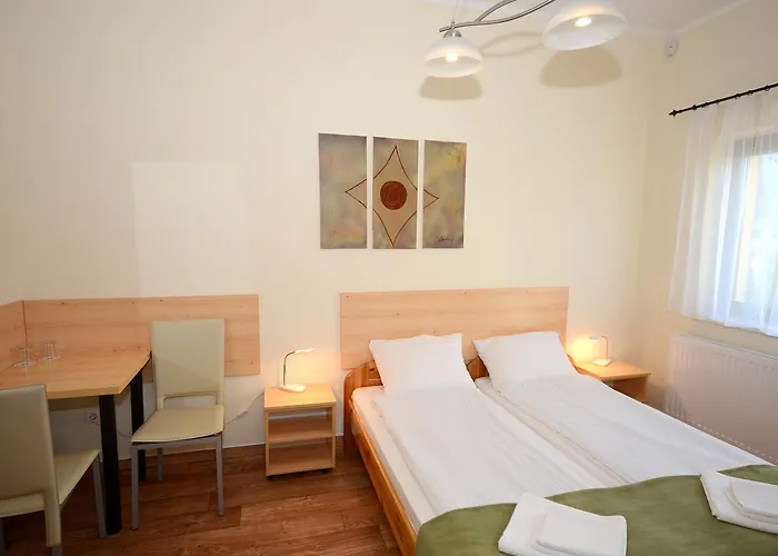 Bed & Breakfast Szarszo Panzio Balatonszarszo