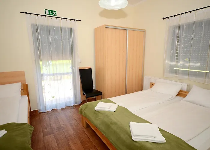 Bed & Breakfast Szarszo Panzio Balatonszarszo