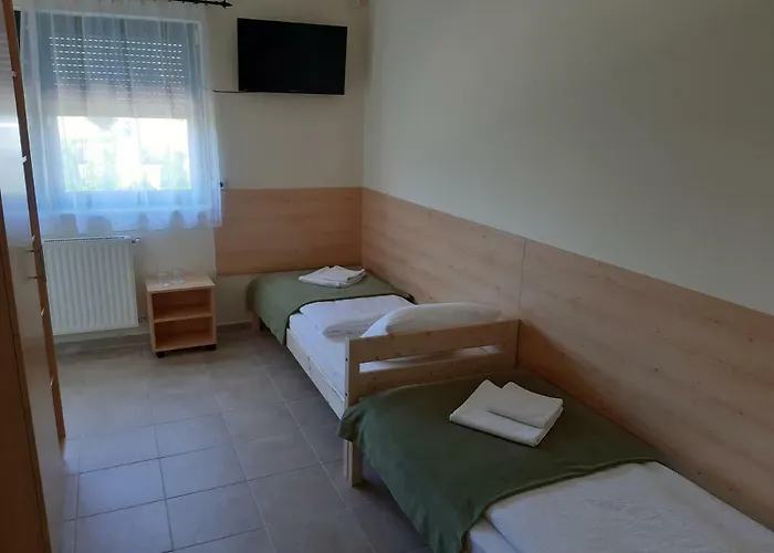 Szarszo Panzio Bed & Breakfast