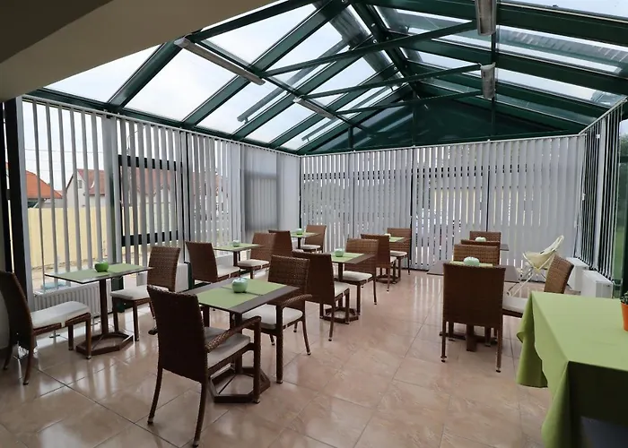 Szarszo Panzio Bed & Breakfast 4*